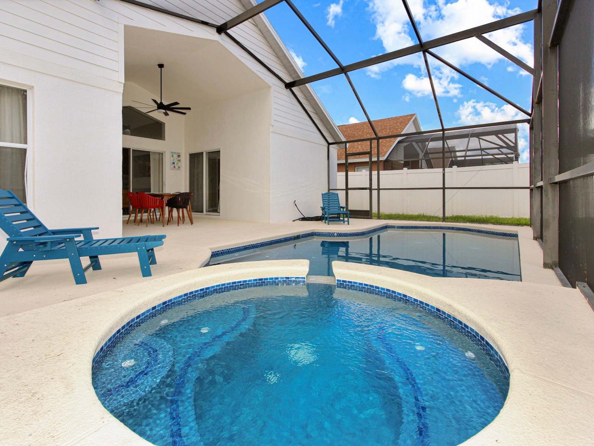 Castle Keys private screened salt water pool and spa