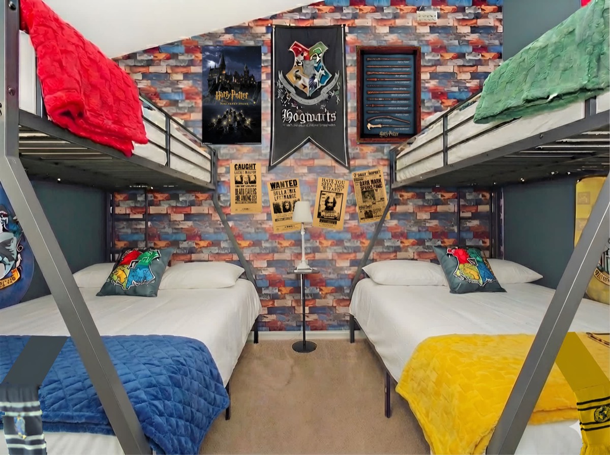 Castle Reeds Harry Potter-inspired bunk room